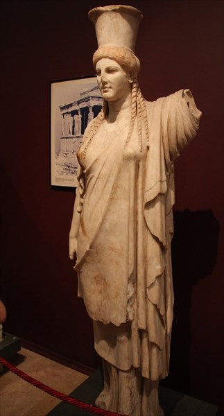 035-Римская мраморная кариатида